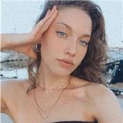 Soy una estudiante de Relaciones Públicas, Publicidad y Marketing, inglesa nativa, nacida en Gerona y basada en Barcelona